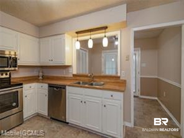 964 Dickenson Avenue Mobile, AL 36609 - Photo 5 of 12