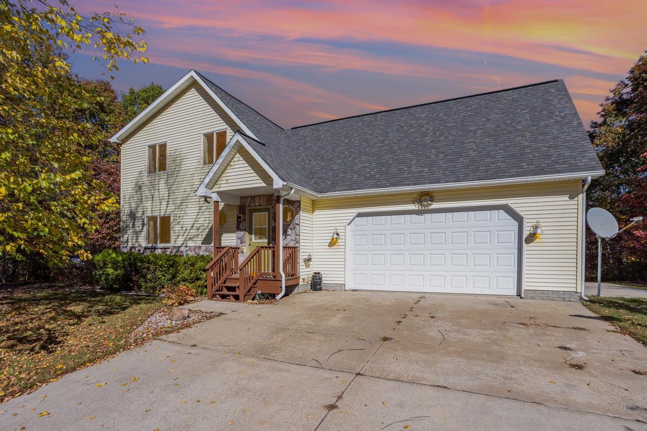 823 Valley Stream Harrison, MI 48625 - Photo 1 of 28