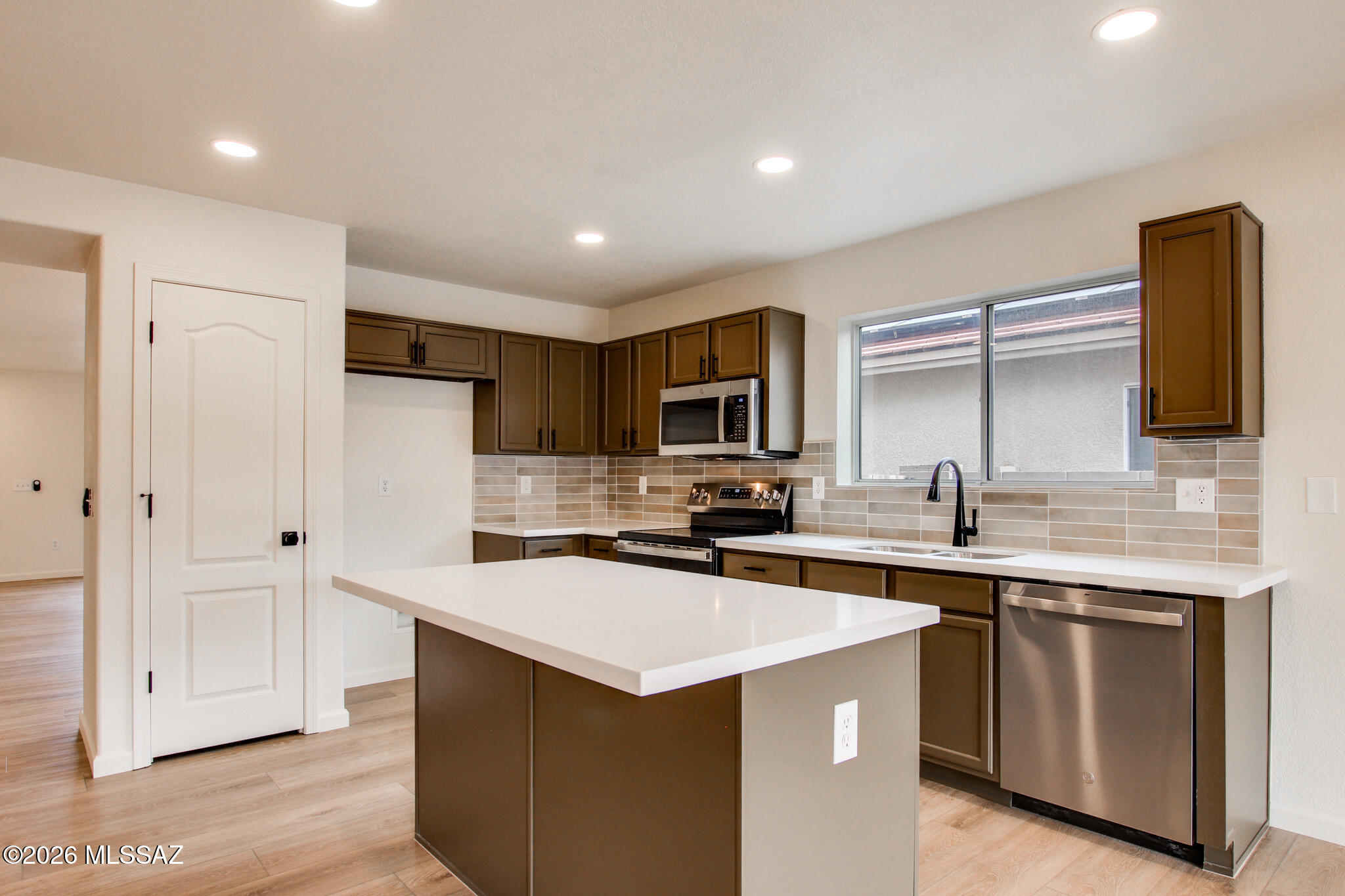 9410 East Grapevine Spring Place Tucson, AZ 85710 - Photo 2 of 37 photo-20155