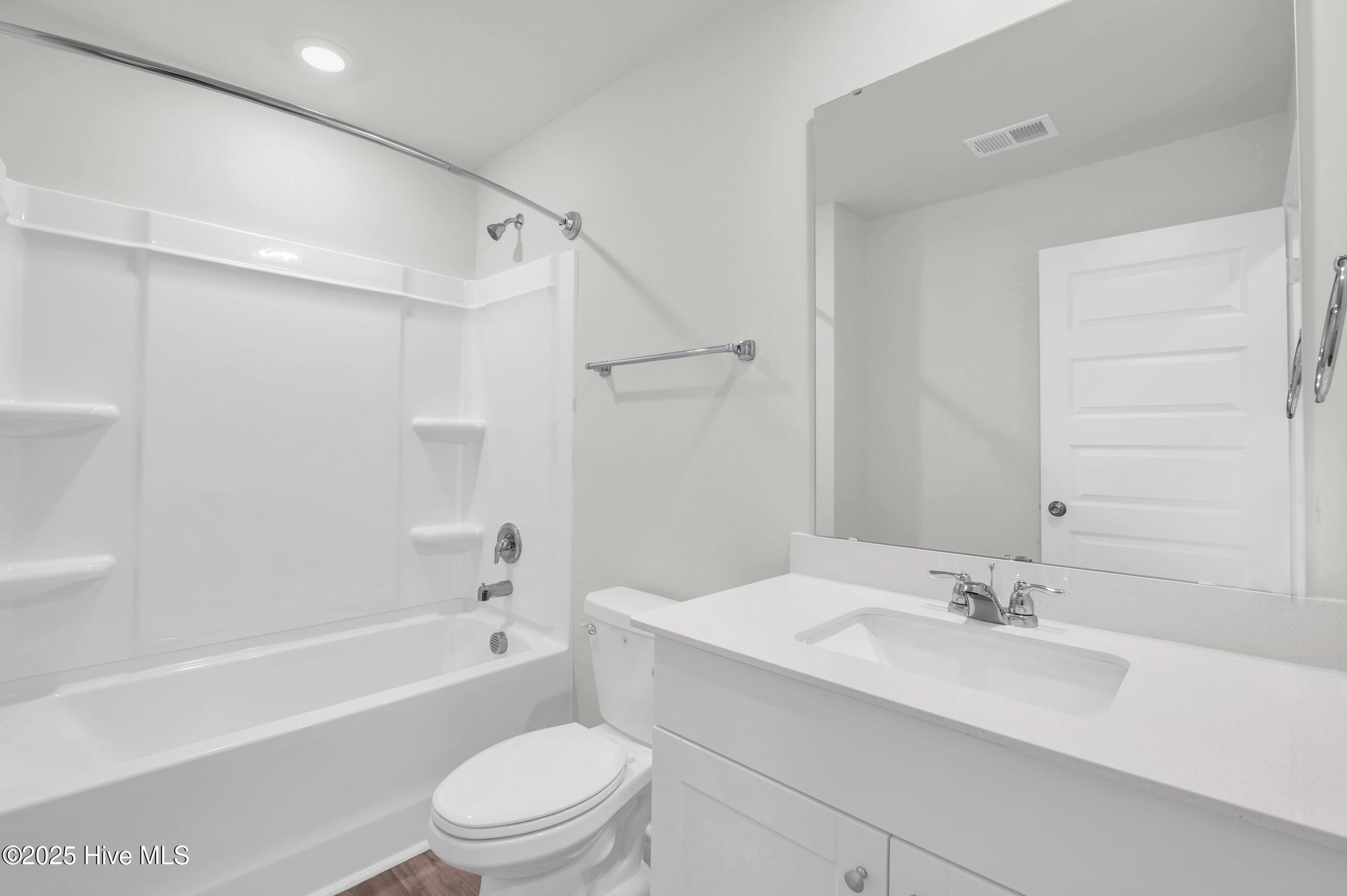 6359 Swainson Street Southwest Ocean Isle Beach, NC 28469 - Photo 22 of 31 Guest bathroom