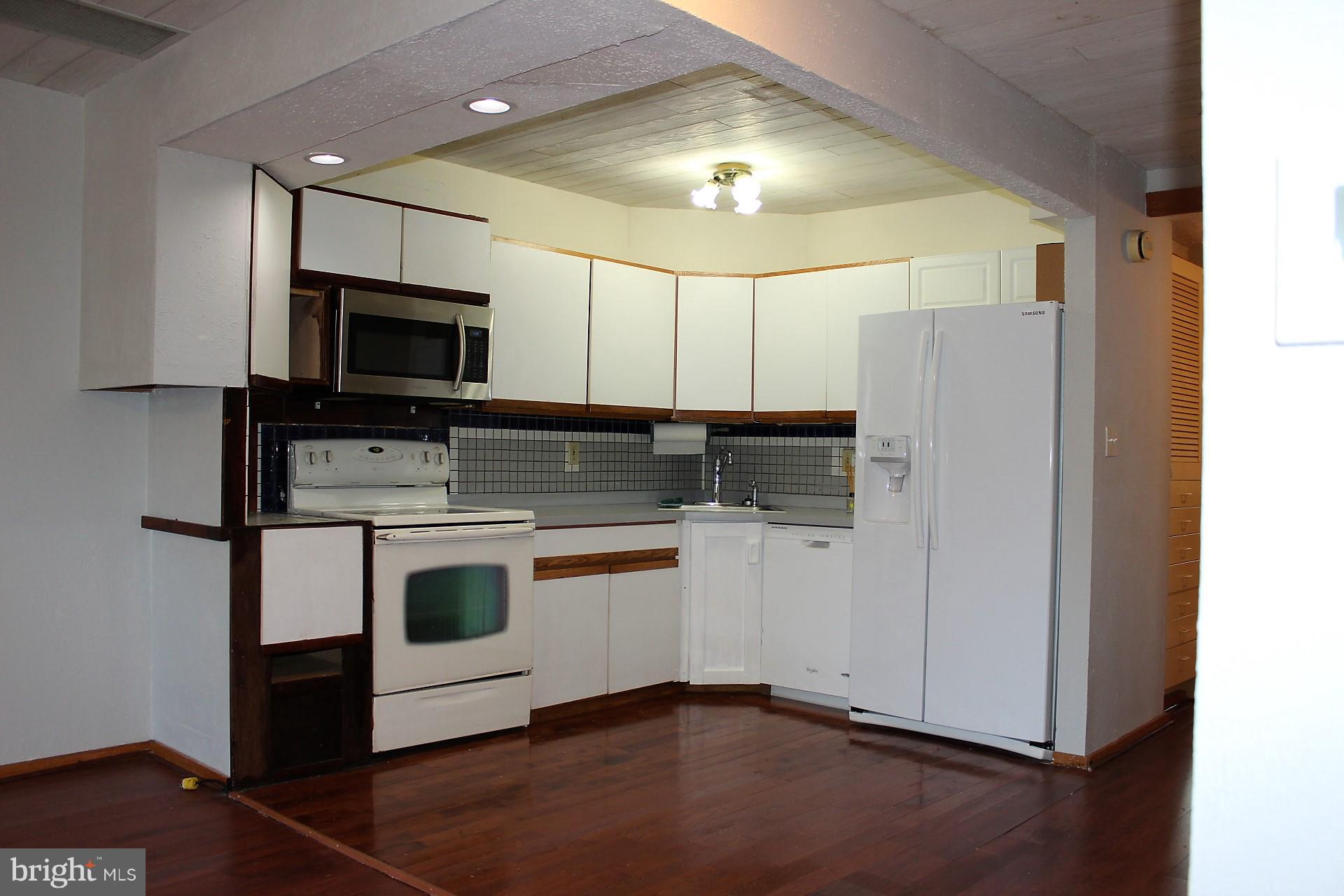 2 Center Road, Unit 2 Towson, MD 21286 - Photo 5 of 19 Complete kitchen open to living/dining area!