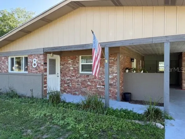 an outdoor view of house and living room