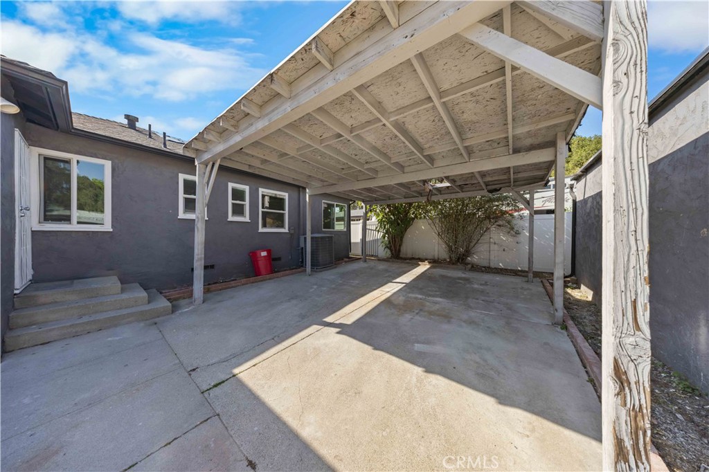 2074 Summit Avenue Pasadena, CA 91103 - Photo 18 of 23 a view of a backyard