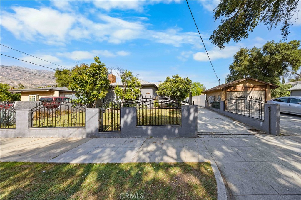 2074 Summit Avenue Pasadena, CA 91103 - Photo 23 of 23 a view of a pathway with a wrought fence
