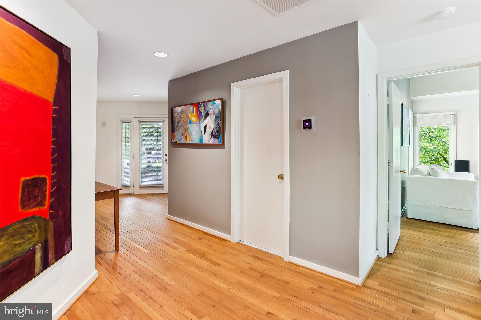 1652 Wild Pine Way Reston, VA 20194 - Photo 4 of 43 Foyer