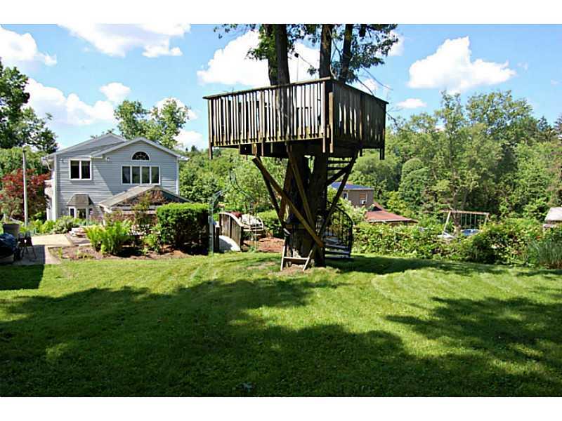 232 Navajo Road Upper St. Clair, PA 15241 - Photo 24 of 25 Exterior Back. Tree House