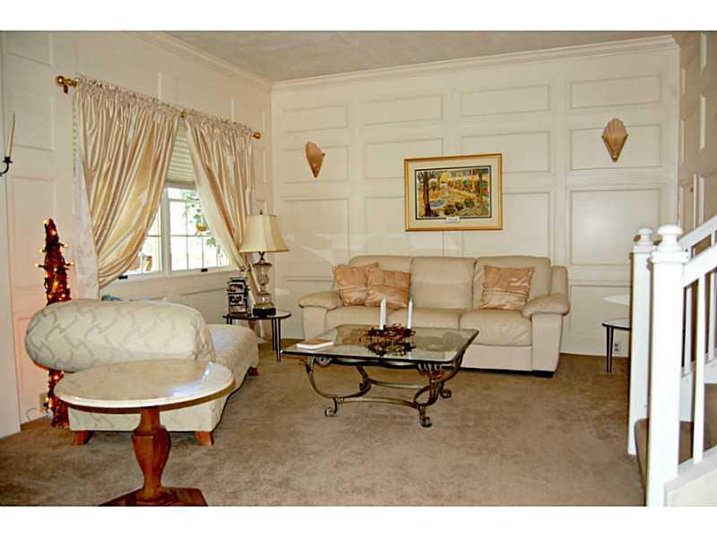 232 Navajo Road Upper St. Clair, PA 15241 - Photo 4 of 25 Living Room.