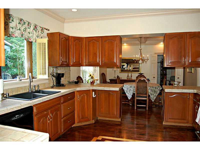 232 Navajo Road Upper St. Clair, PA 15241 - Photo 7 of 25 Kitchen.
