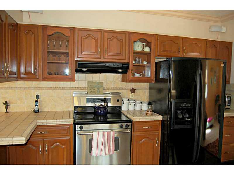 232 Navajo Road Upper St. Clair, PA 15241 - Photo 8 of 25 Kitchen.