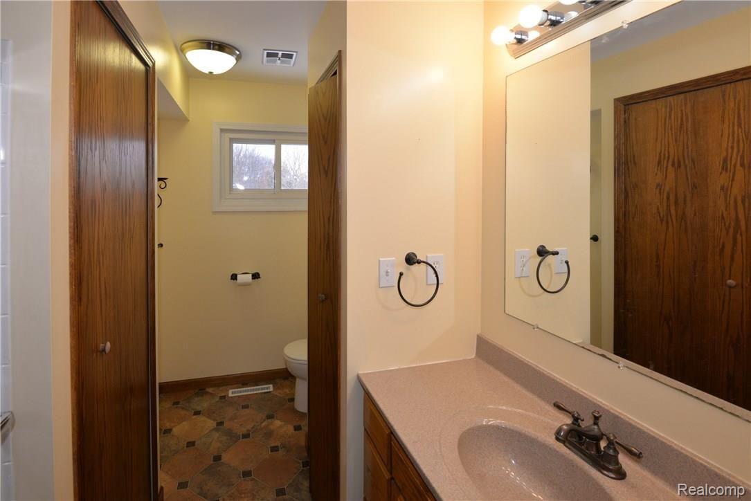 298 Dockham Road Lapeer, MI 48446 - Photo 7 of 36 1-7715.jpg