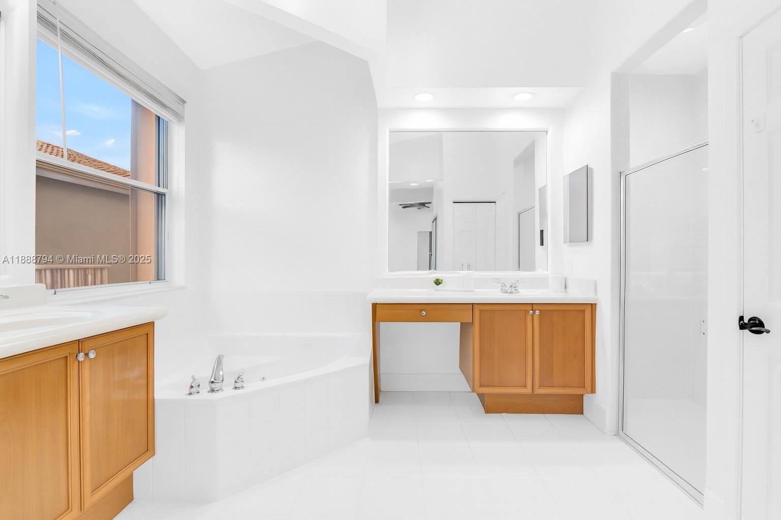 2791 Southwest 190th Avenue Miramar, FL 33029 - Photo 21 of 41 a bathroom with a tub sink and mirror