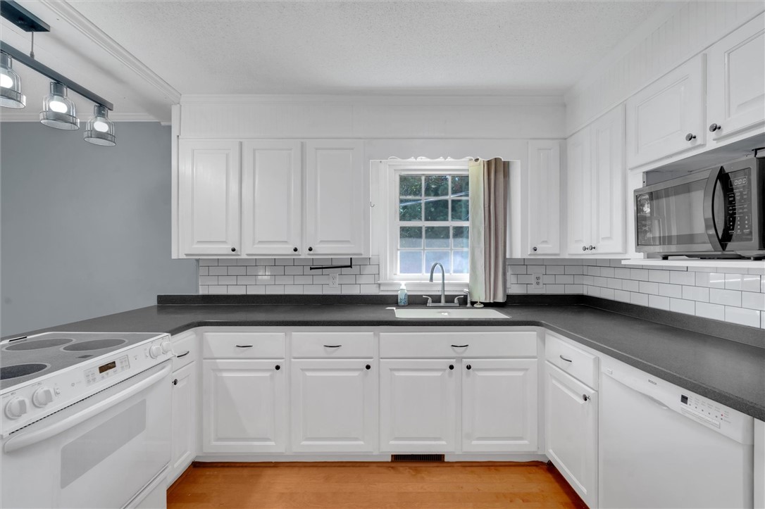 221 Odell Road Liberty, SC 29657 - Photo 13 of 24