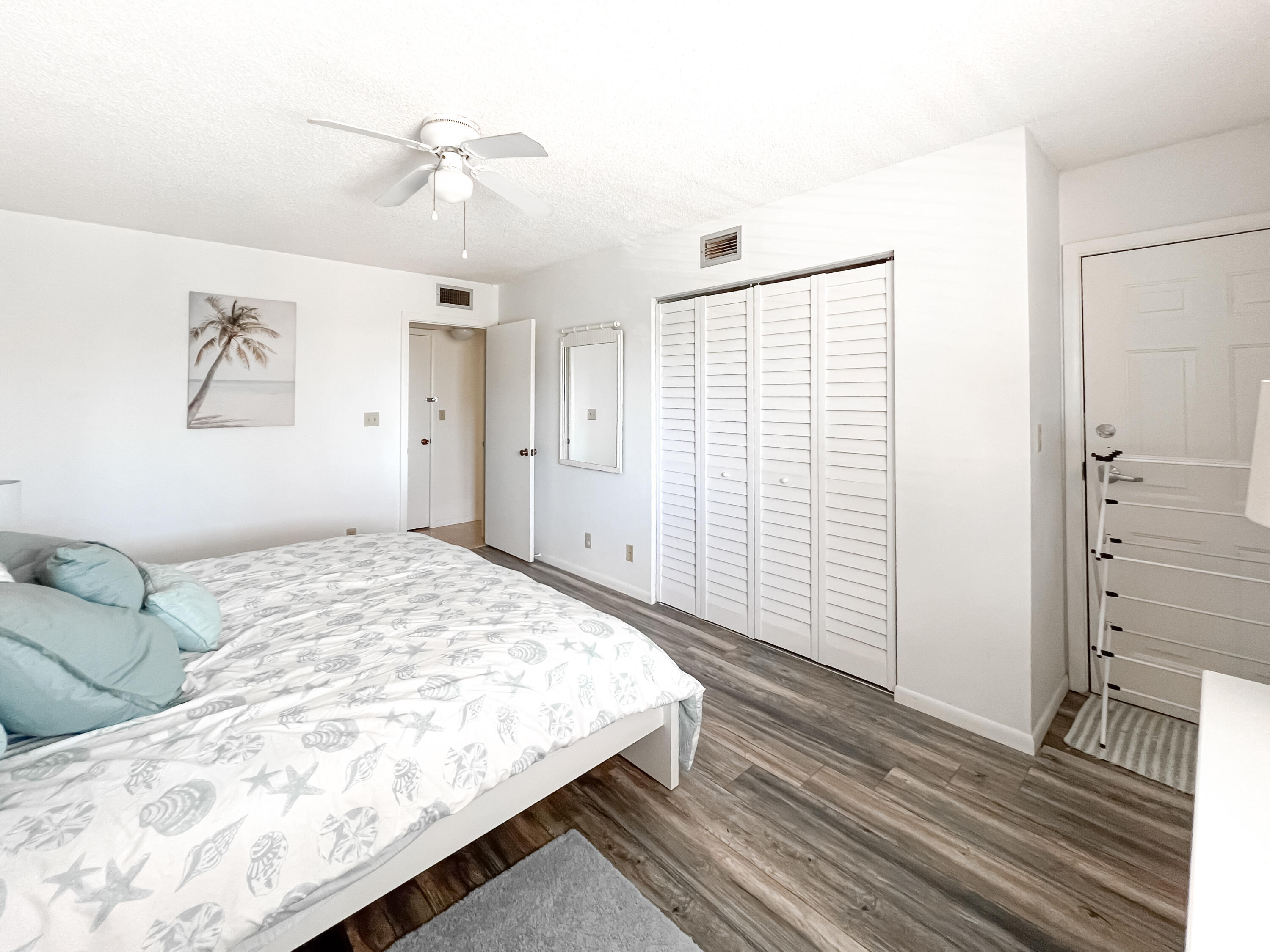 353 Highway 1, Unit B309 Jupiter, FL 33477 - Photo 13 of 24 a bedroom with a bed and a window