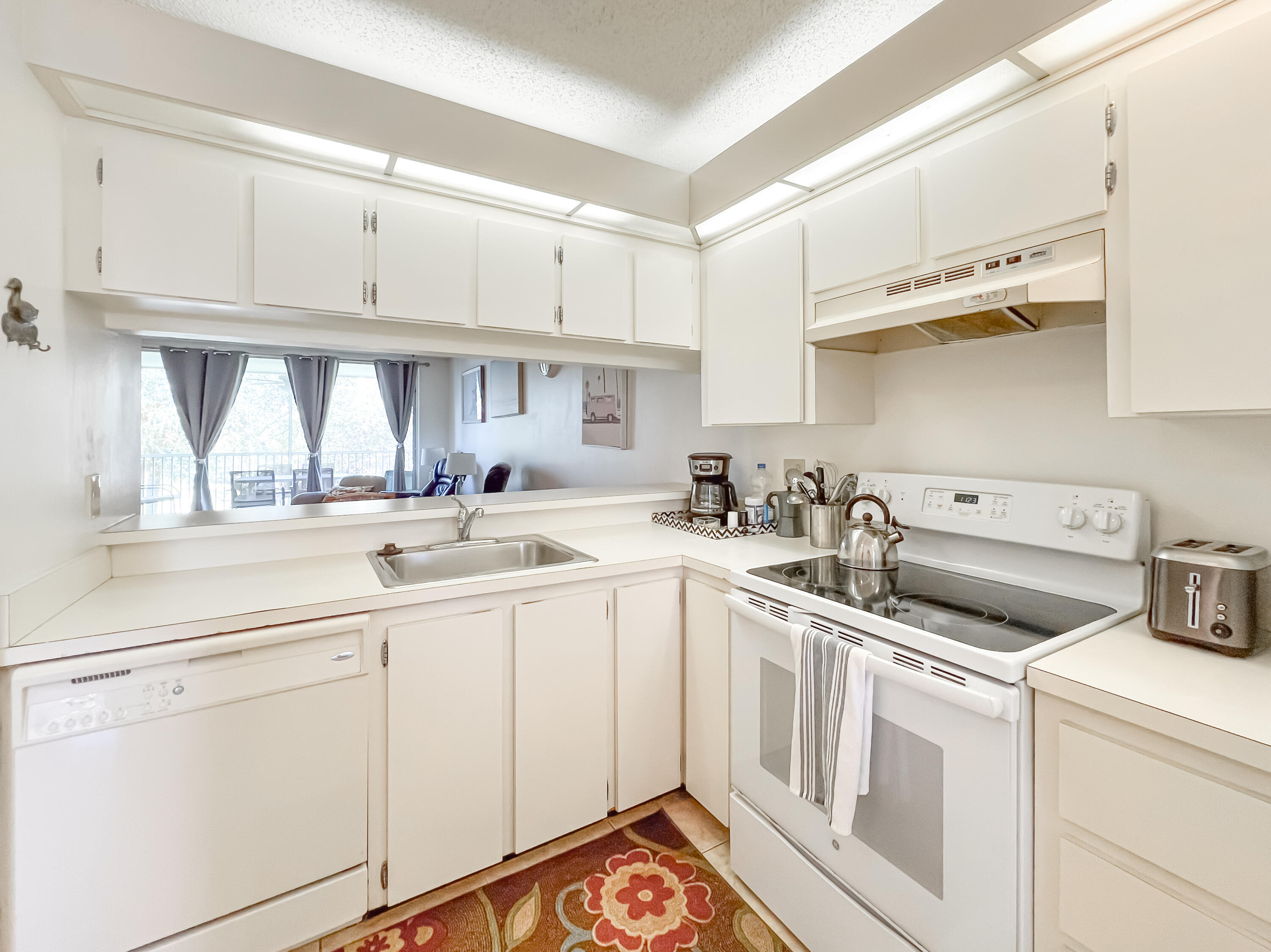 353 Highway 1, Unit B309 Jupiter, FL 33477 - Photo 3 of 24 a kitchen with appliances cabinets and a sink