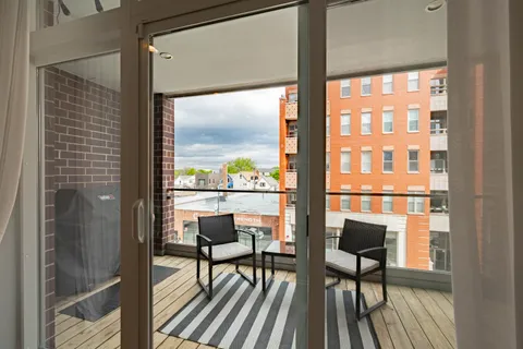 $625,000 | 2707 West Belmont Avenue, Unit 3E, Chicago, IL 60618