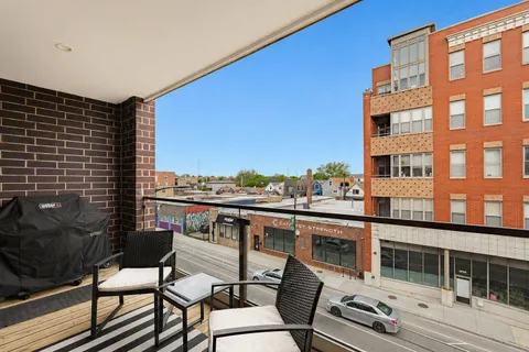 $625,000 | 2707 West Belmont Avenue, Unit 3E, Chicago, IL 60618