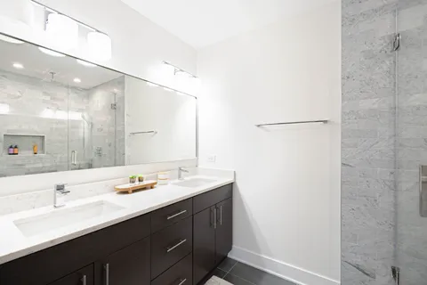 $625,000 | 2707 West Belmont Avenue, Unit 3E, Chicago, IL 60618