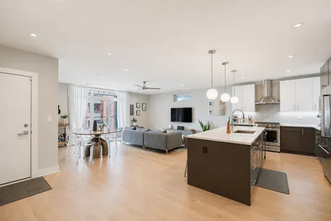 $625,000 | 2707 West Belmont Avenue, Unit 3E, Chicago, IL 60618