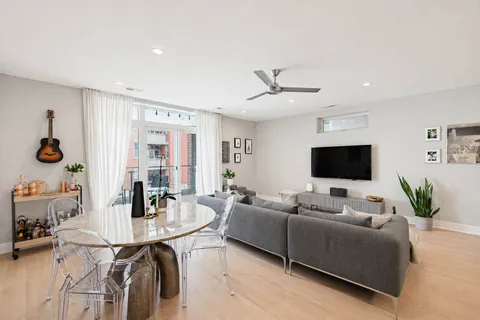 $625,000 | 2707 West Belmont Avenue, Unit 3E, Chicago, IL 60618