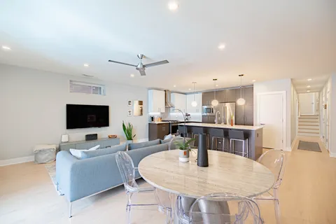 $625,000 | 2707 West Belmont Avenue, Unit 3E, Chicago, IL 60618
