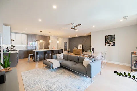 $625,000 | 2707 West Belmont Avenue, Unit 3E, Chicago, IL 60618