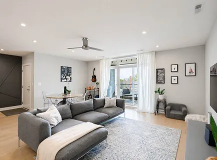 $625,000 | 2707 West Belmont Avenue, Unit 3E, Chicago, IL 60618