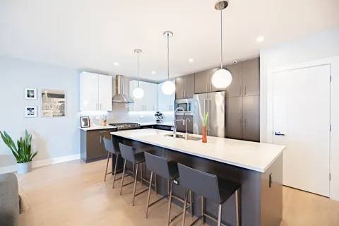 $625,000 | 2707 West Belmont Avenue, Unit 3E, Chicago, IL 60618