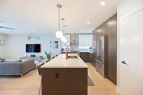 $625,000 | 2707 West Belmont Avenue, Unit 3E, Chicago, IL 60618