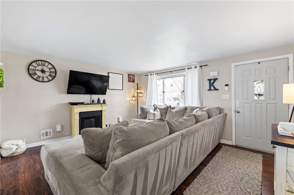 1075 Fiddleback Drive McKees Rocks, PA 15136 - Photo 7 of 34 a living room with furniture and a flat screen tv