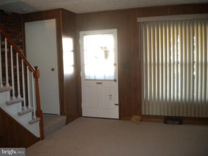 8028 Wallace Road Dundalk, MD 21222 - Photo 8 of 29 Living Room