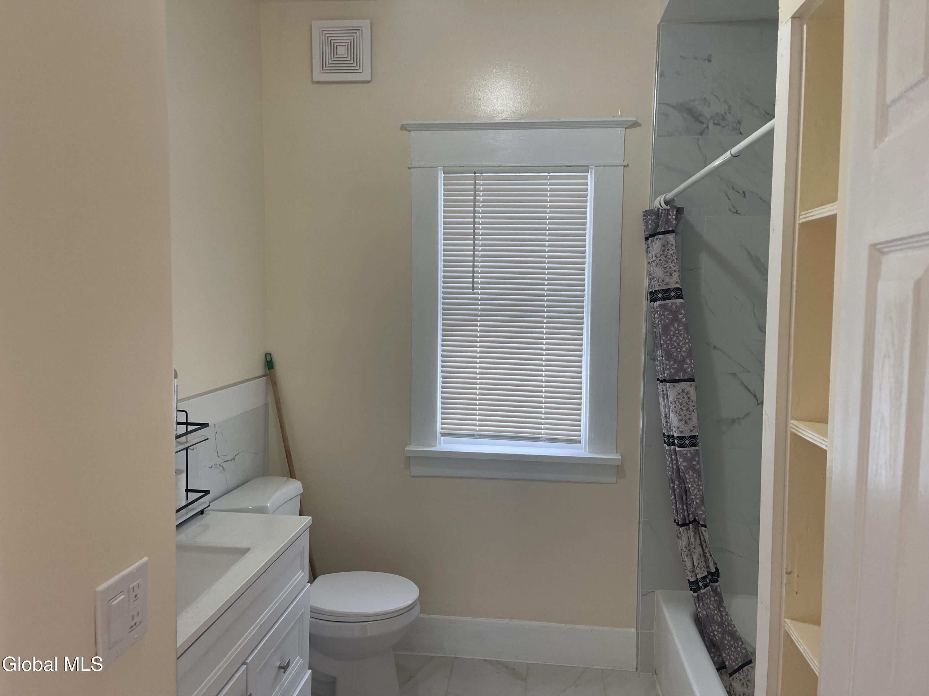 209 Edward Street Schenectady, NY 12304 - Photo 11 of 25 IMG_7570