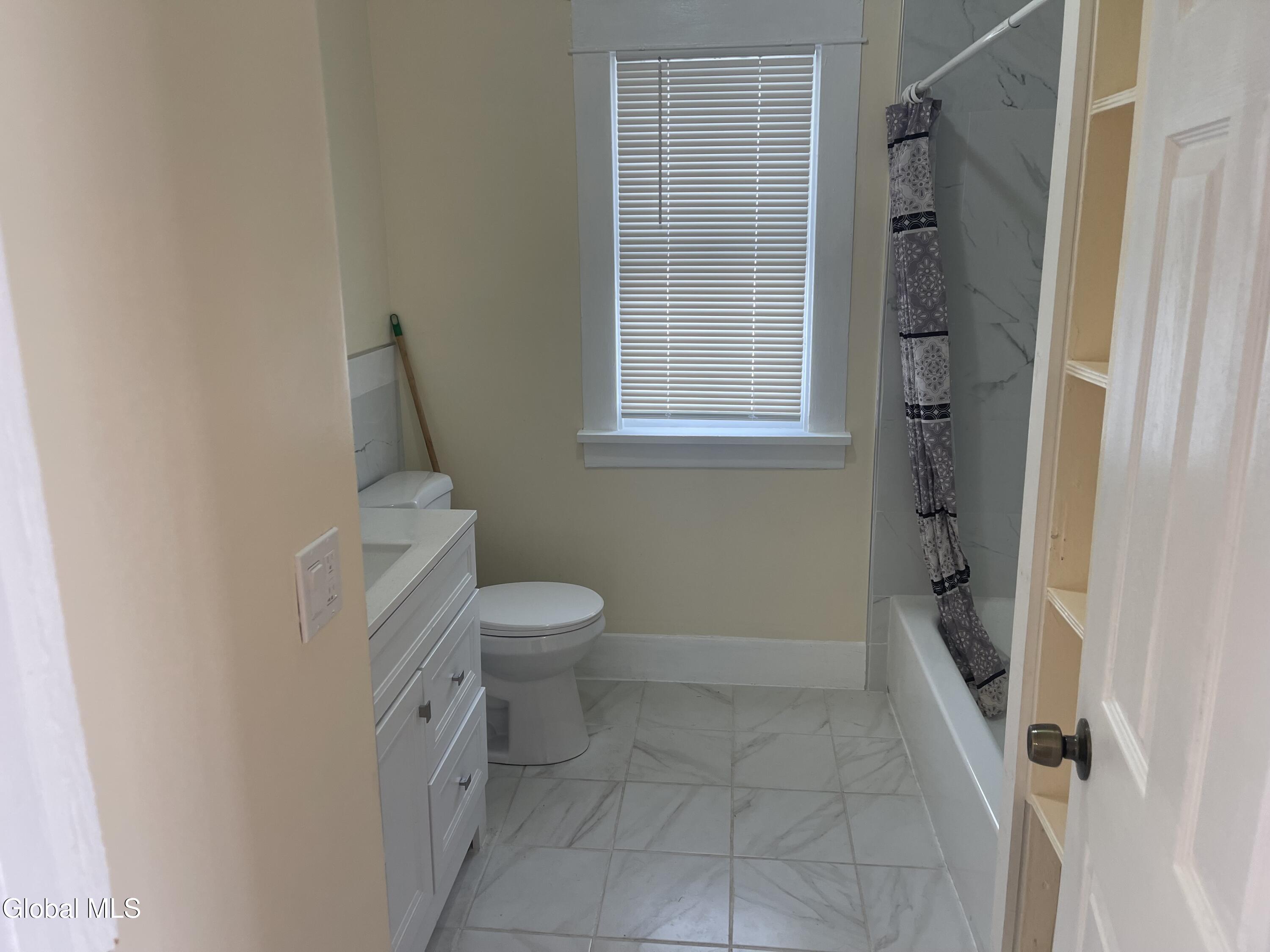 209 Edward Street Schenectady, NY 12304 - Photo 12 of 25 IMG_7571