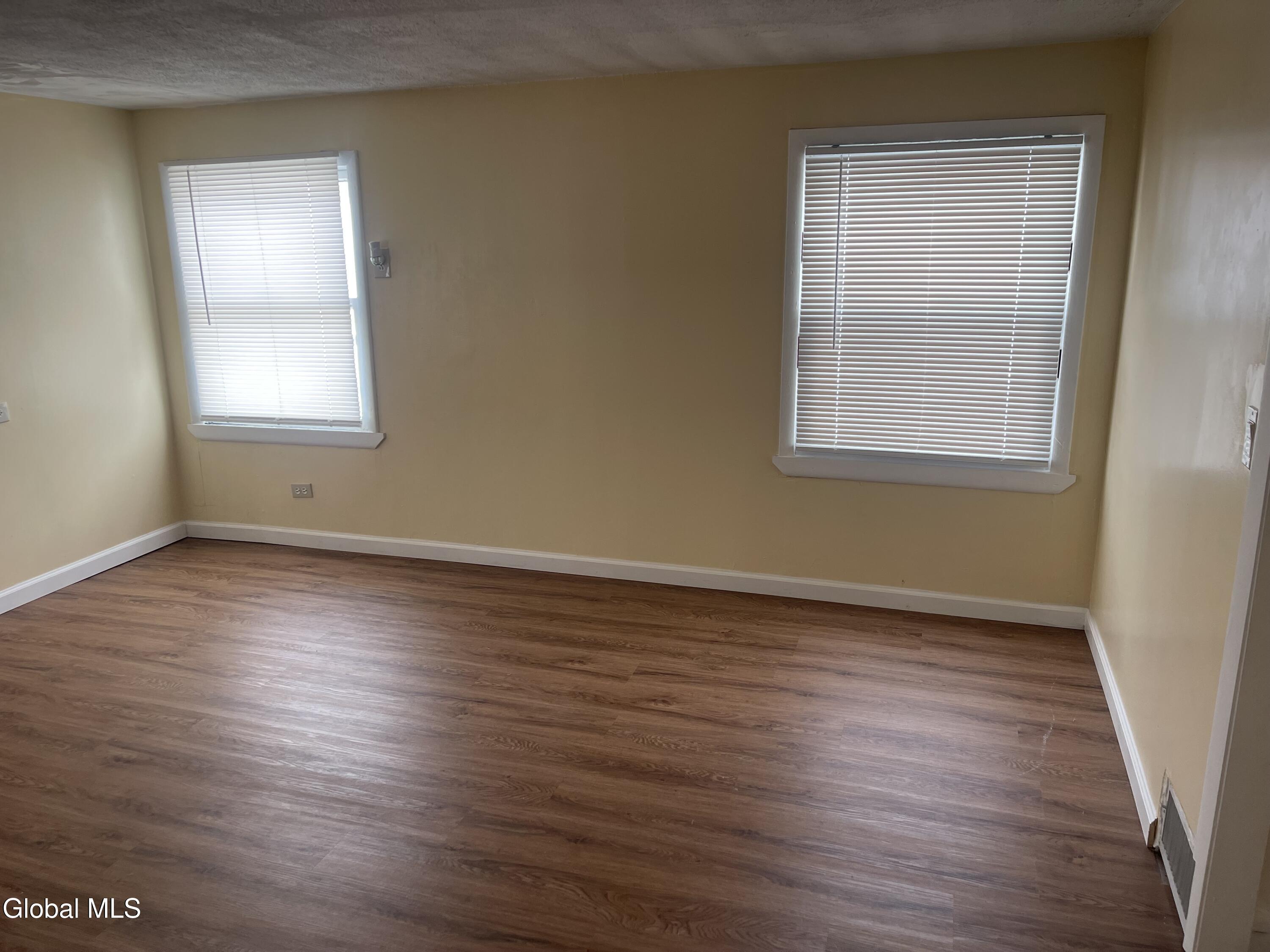 209 Edward Street Schenectady, NY 12304 - Photo 17 of 25 IMG_7583