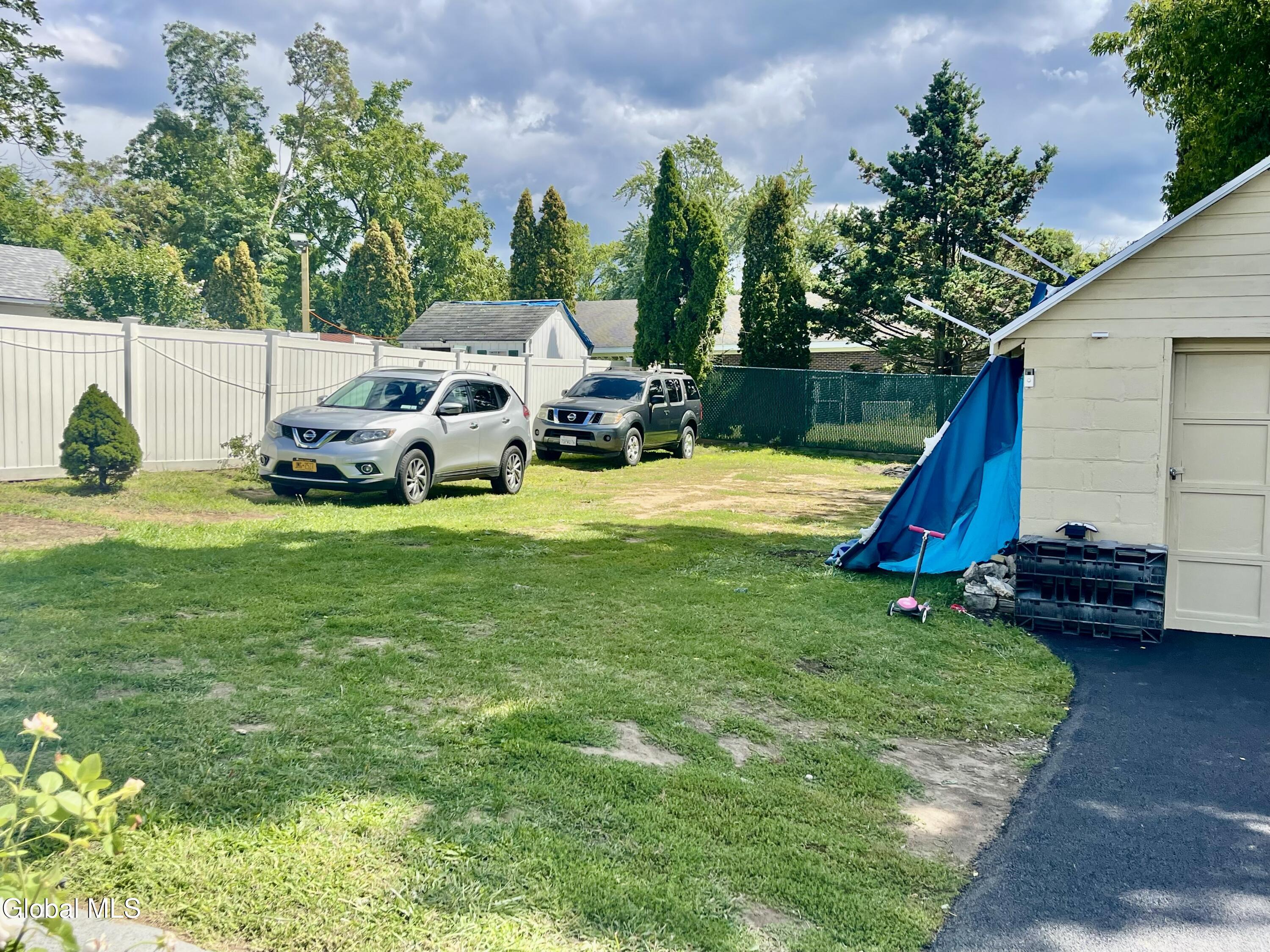 209 Edward Street Schenectady, NY 12304 - Photo 8 of 25 IMG_9563