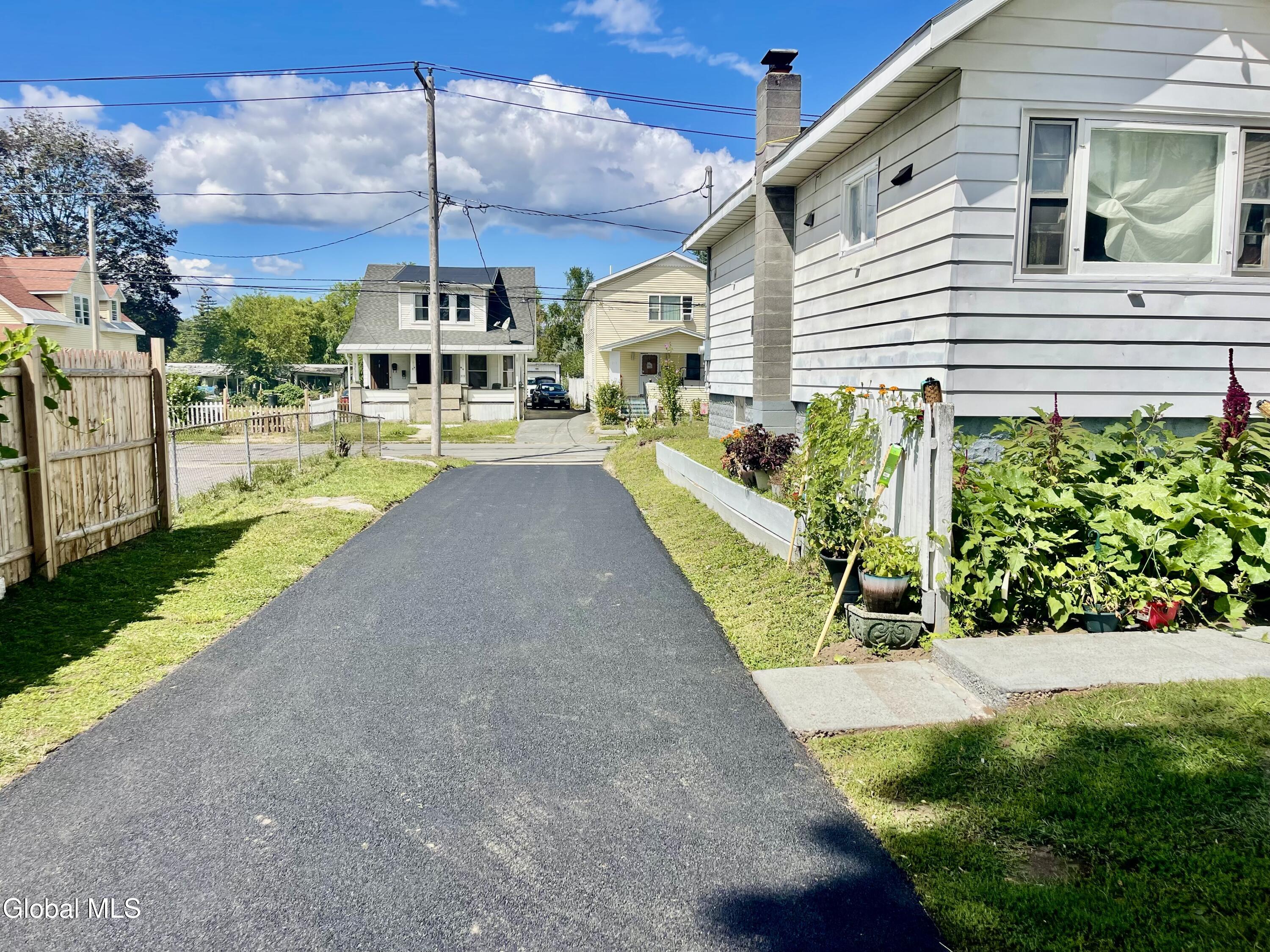 209 Edward Street Schenectady, NY 12304 - Photo 9 of 25 IMG_9568