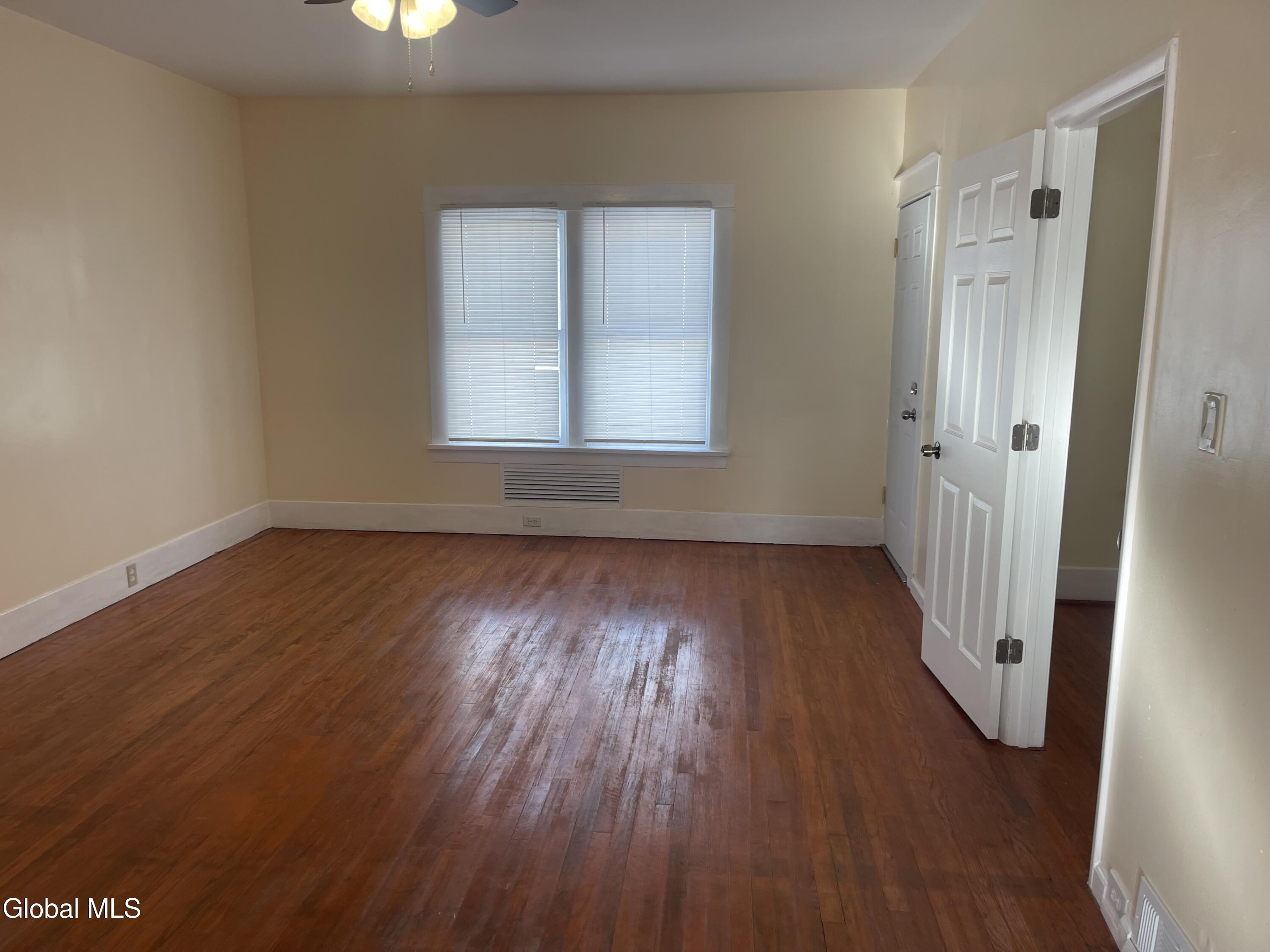 209 Edward Street Schenectady, NY 12304 - Photo 10 of 25 IMG_7581