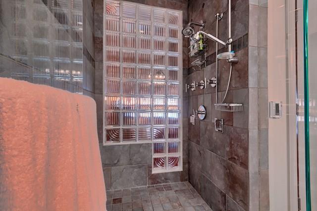 892 Cunningham Lane Baxter, TN 38544 - Photo 12 of 28 a bathroom with a shower