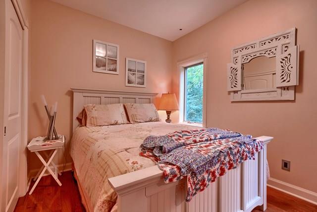 892 Cunningham Lane Baxter, TN 38544 - Photo 13 of 28 a bedroom with a bed and a window