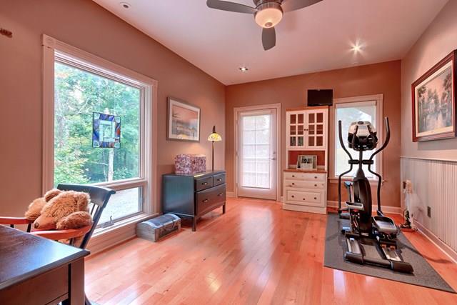 892 Cunningham Lane Baxter, TN 38544 - Photo 9 of 28 a view of a livingroom with workspace and a window