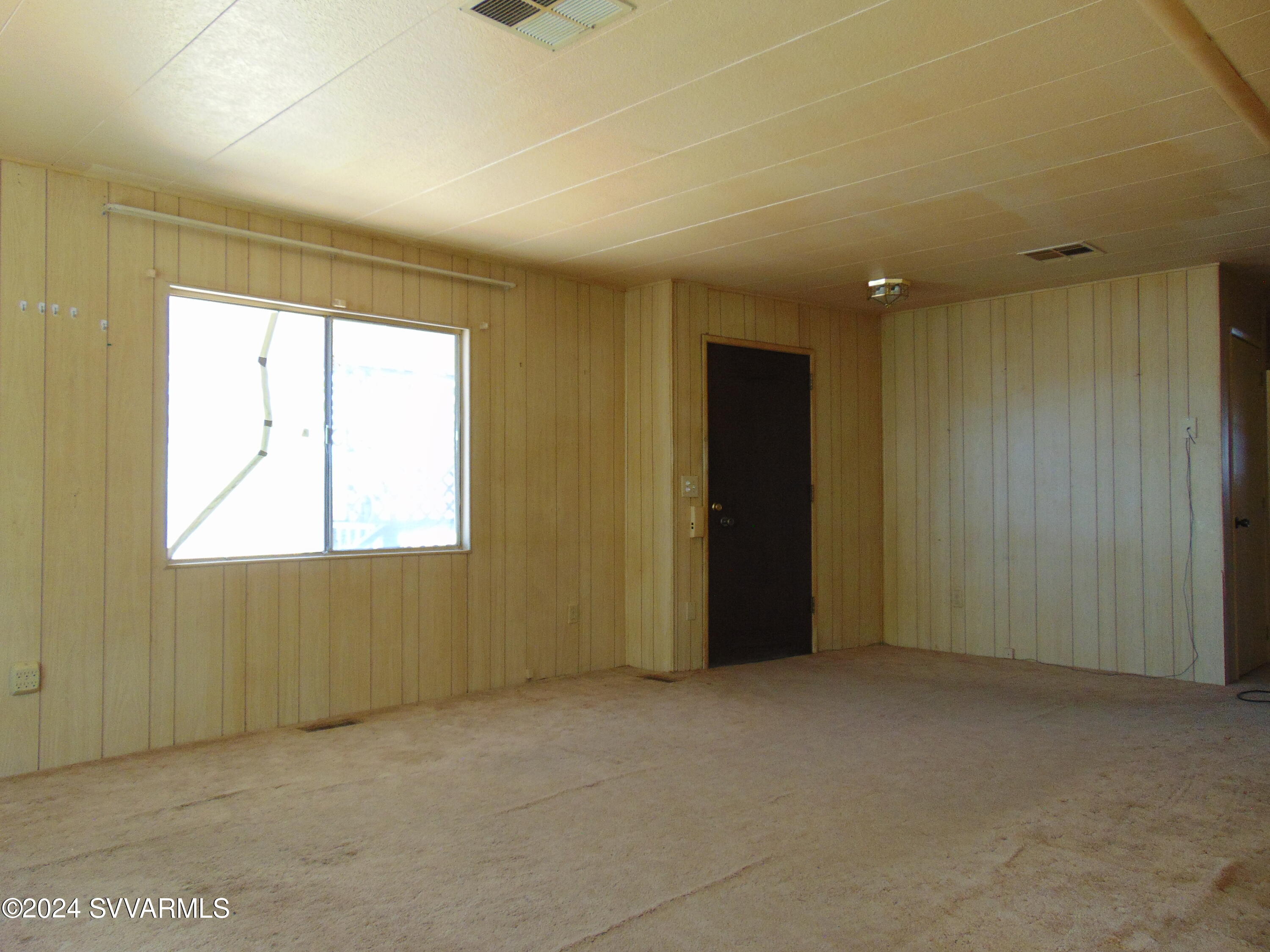 4665 Quail Hollow Road Rimrock, AZ 86335 - Photo 14 of 21 an empty room with windows
