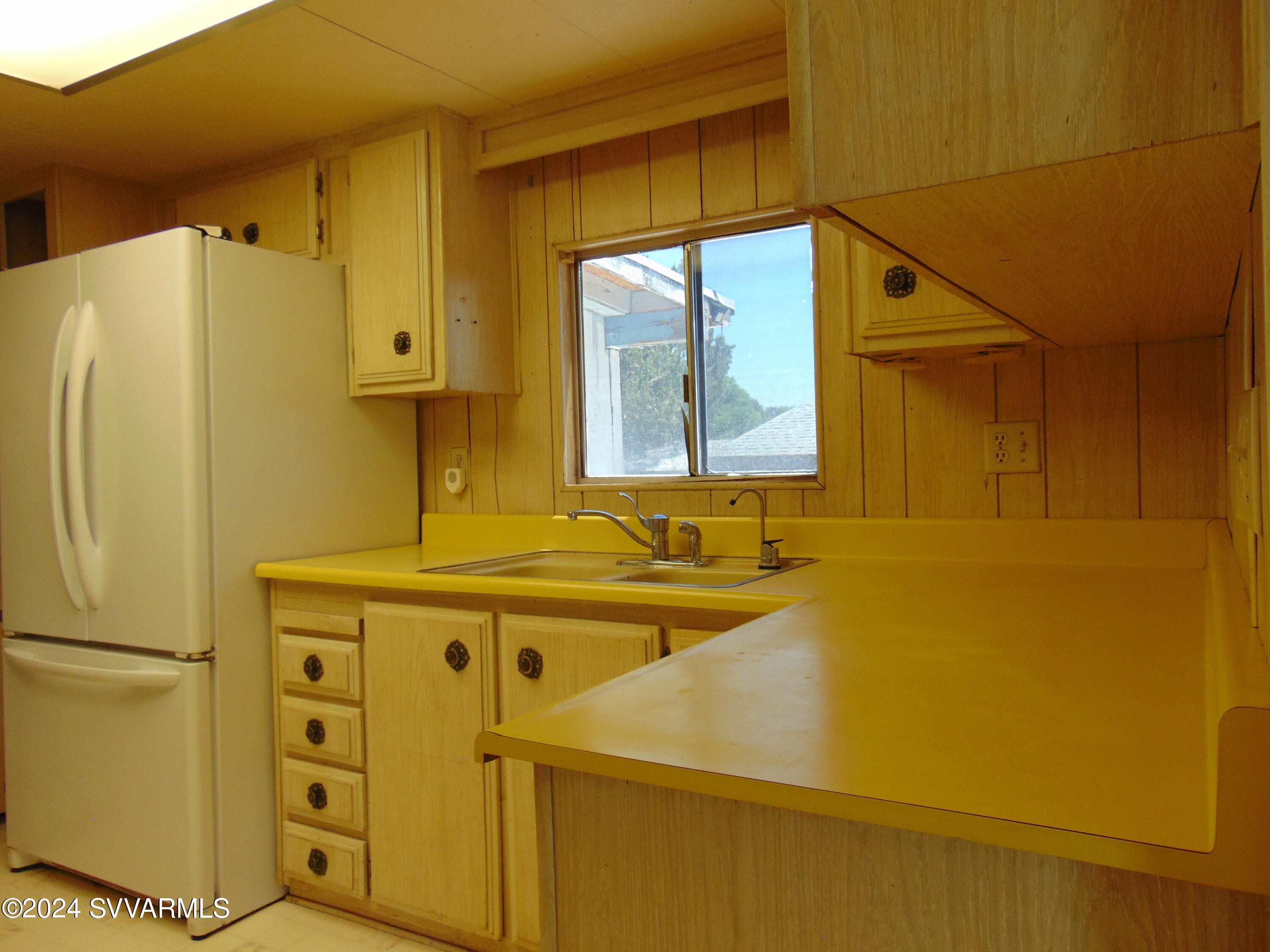 4665 Quail Hollow Road Rimrock, AZ 86335 - Photo 10 of 21 a bathroom with a sink and a refrigerator