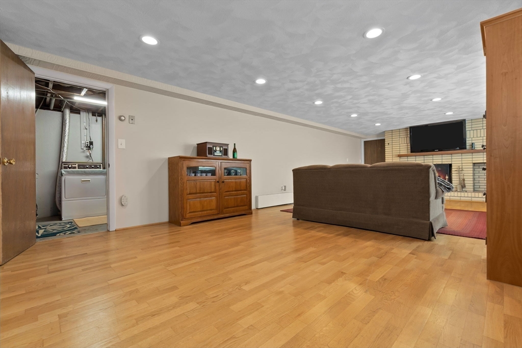 21 Michael Road Beverly, MA 01915 - Photo 26 of 36