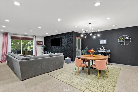 $628,000 | 6752 Hillpark Drive, Unit 202, Los Angeles, CA 90068