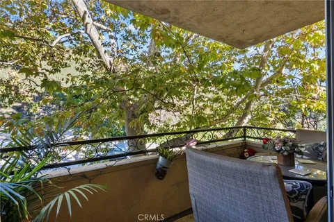 $628,000 | 6752 Hillpark Drive, Unit 202, Los Angeles, CA 90068