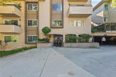 $628,000 | 6752 Hillpark Drive, Unit 202, Los Angeles, CA 90068