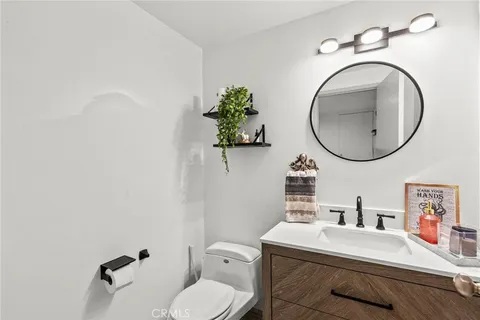 $628,000 | 6752 Hillpark Drive, Unit 202, Los Angeles, CA 90068