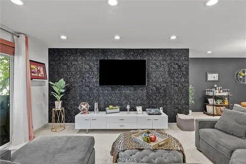 $628,000 | 6752 Hillpark Drive, Unit 202, Los Angeles, CA 90068