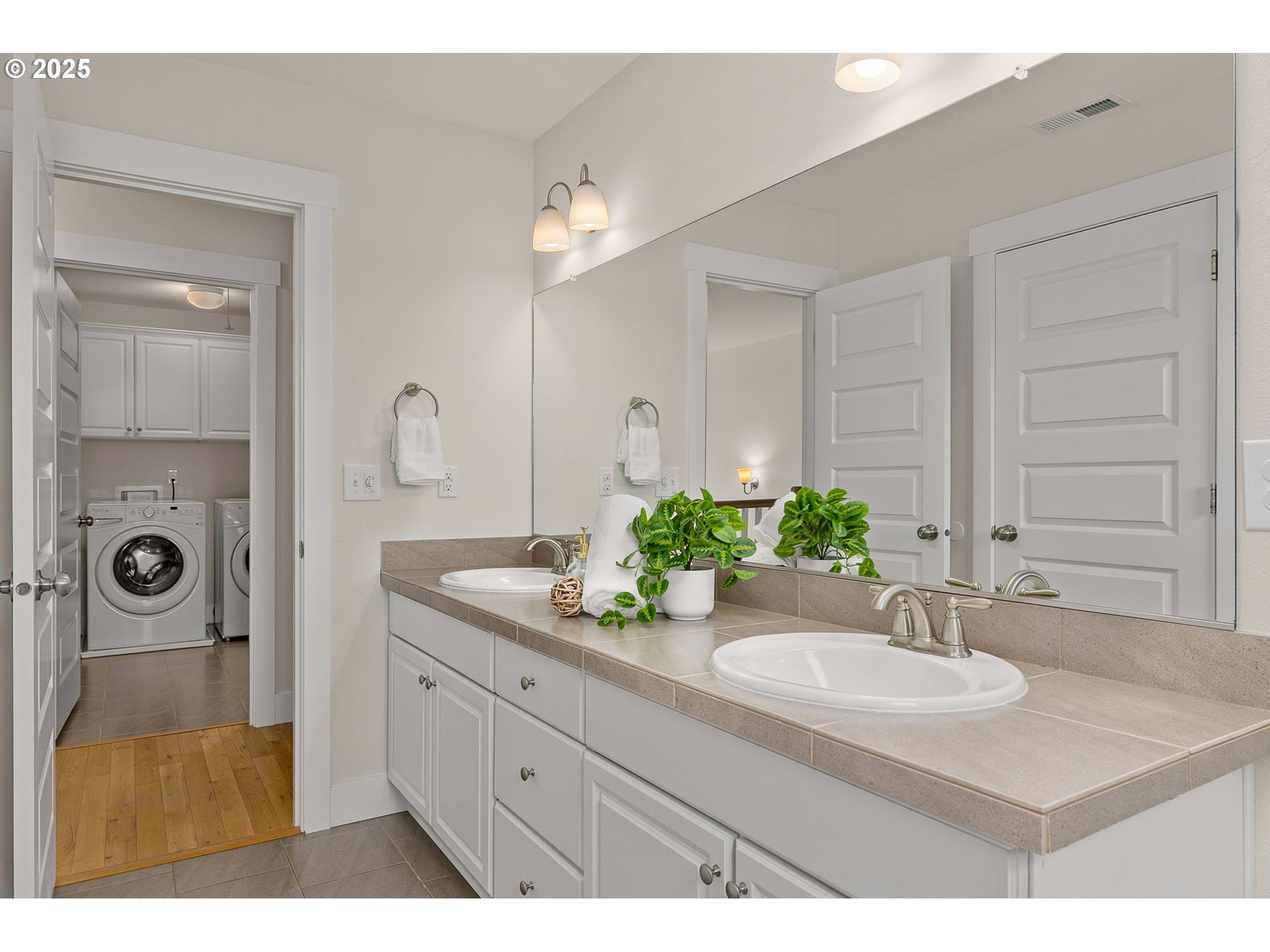 3242 Southwest Vermont Street Portland, OR 97219 - Photo 27 of 38 Bathroom