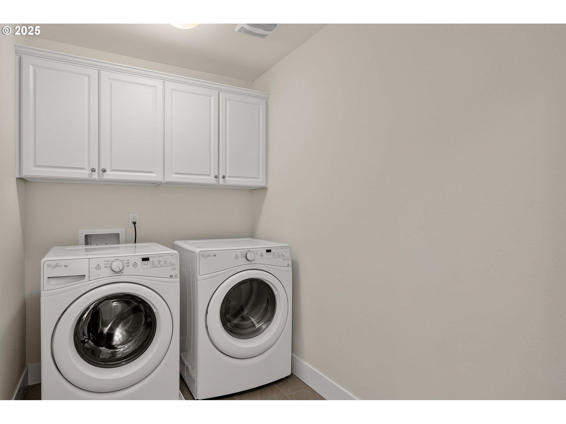 3242 Southwest Vermont Street Portland, OR 97219 - Photo 28 of 38 Laundry