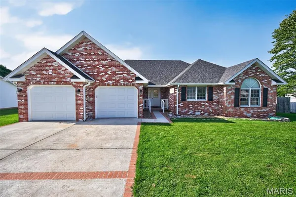 $299,900 | 413 Lasalle Street, Lebanon, MO 65536